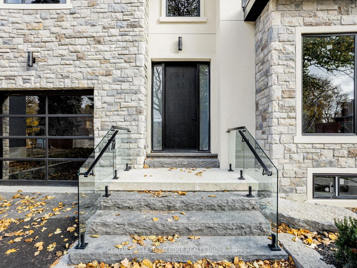 19 Donalda Crescent Unit UPPER photo 3