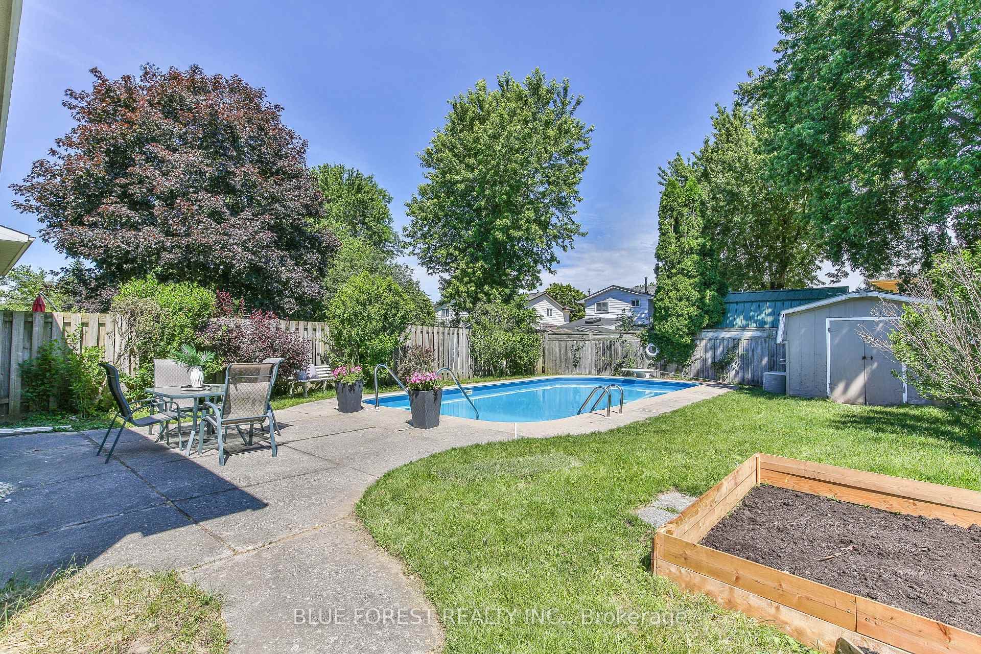 71 Rosamond Crescent photo 35