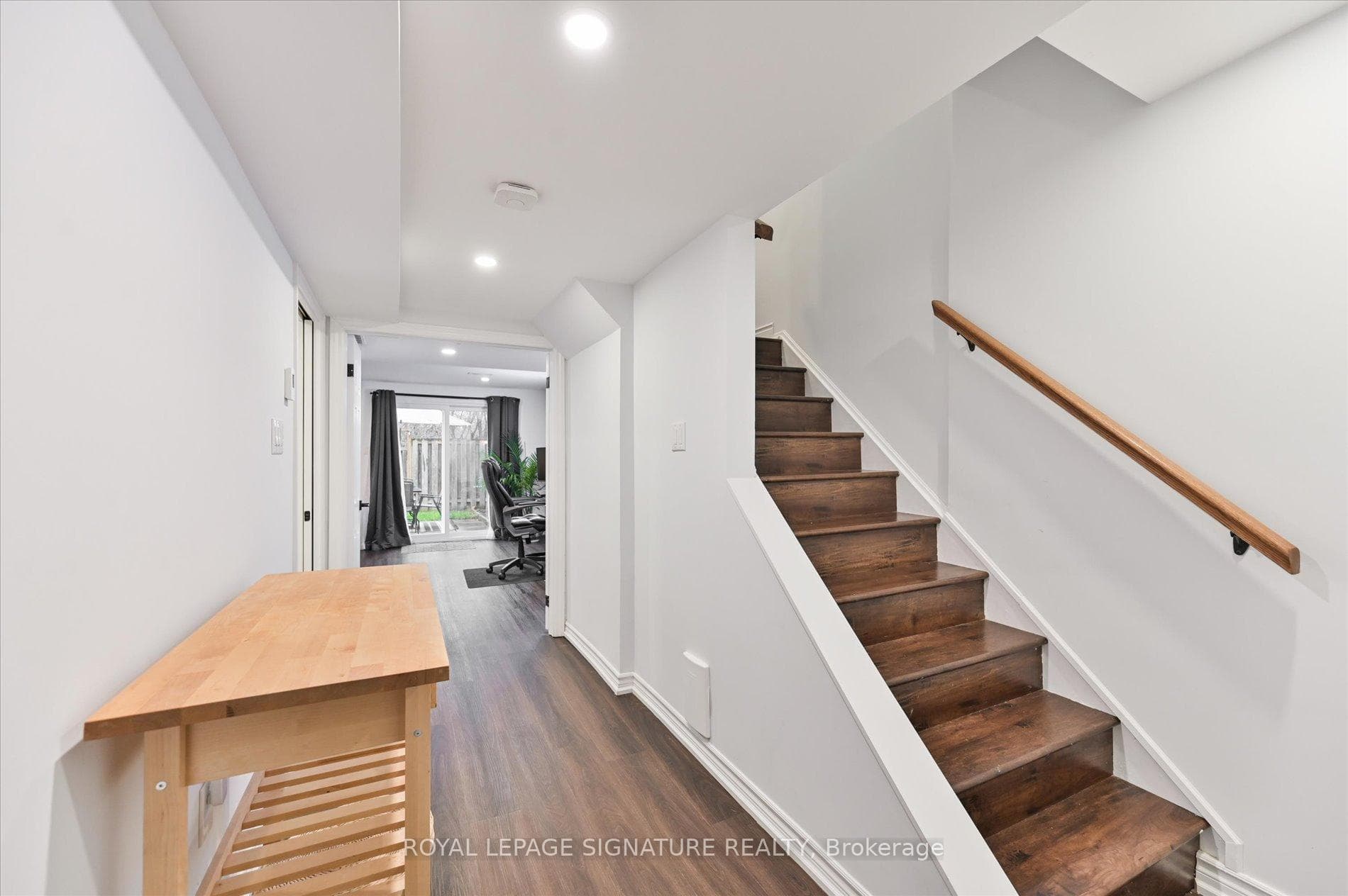 90 Carleton Place photo 25