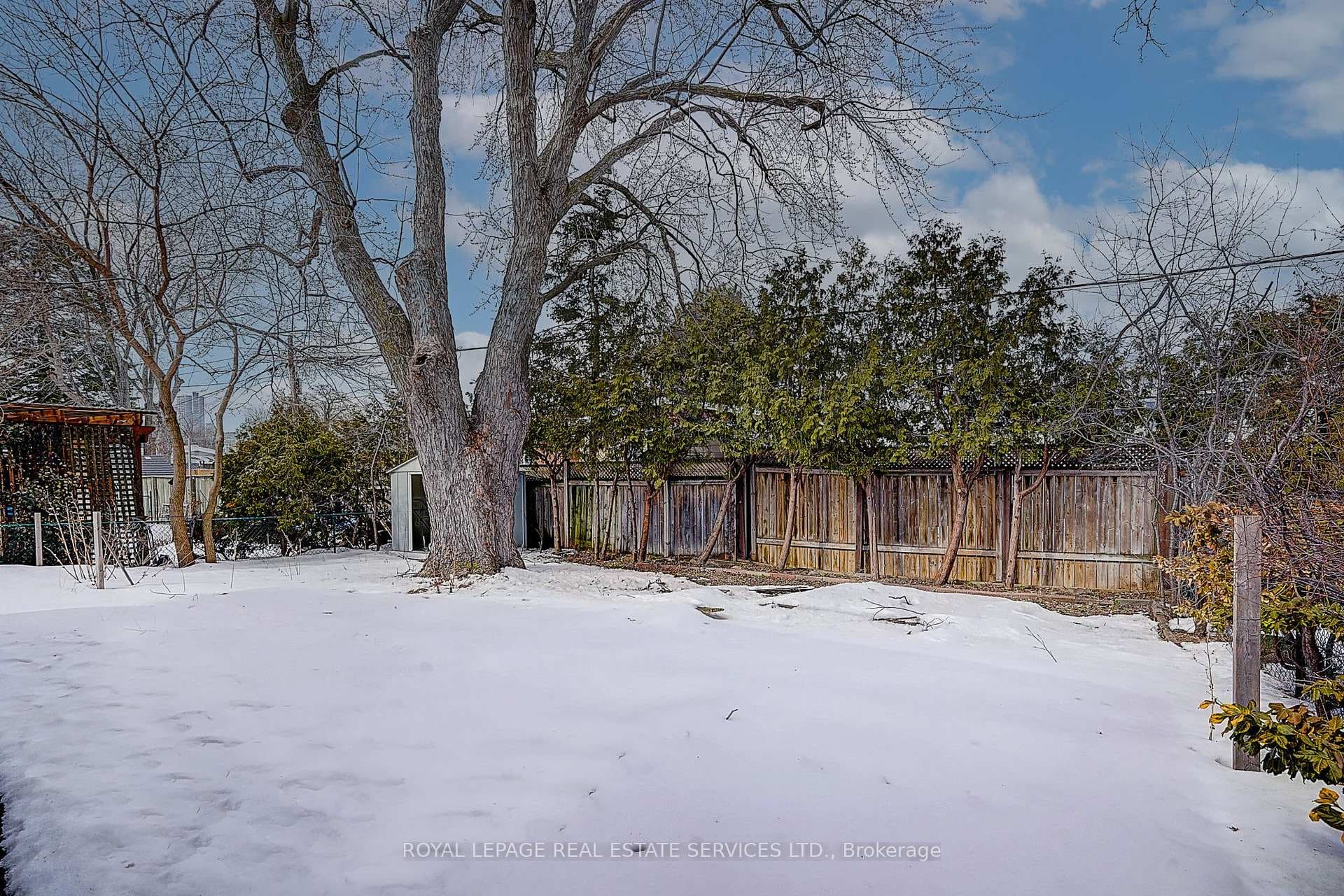 21 Holford Crescent photo 36
