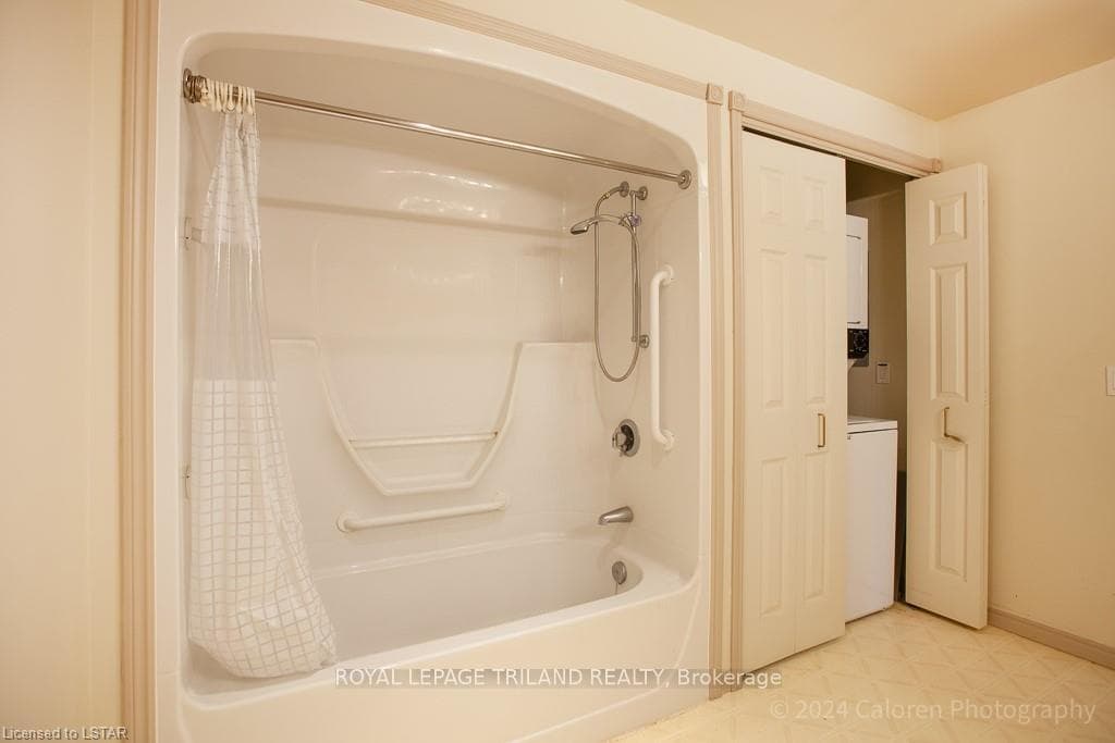 511 Gainsborough Road Unit 304 photo 20