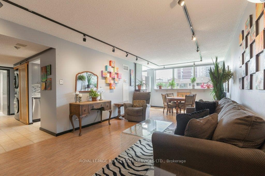 15 Maitland Place Unit 409 photo 5
