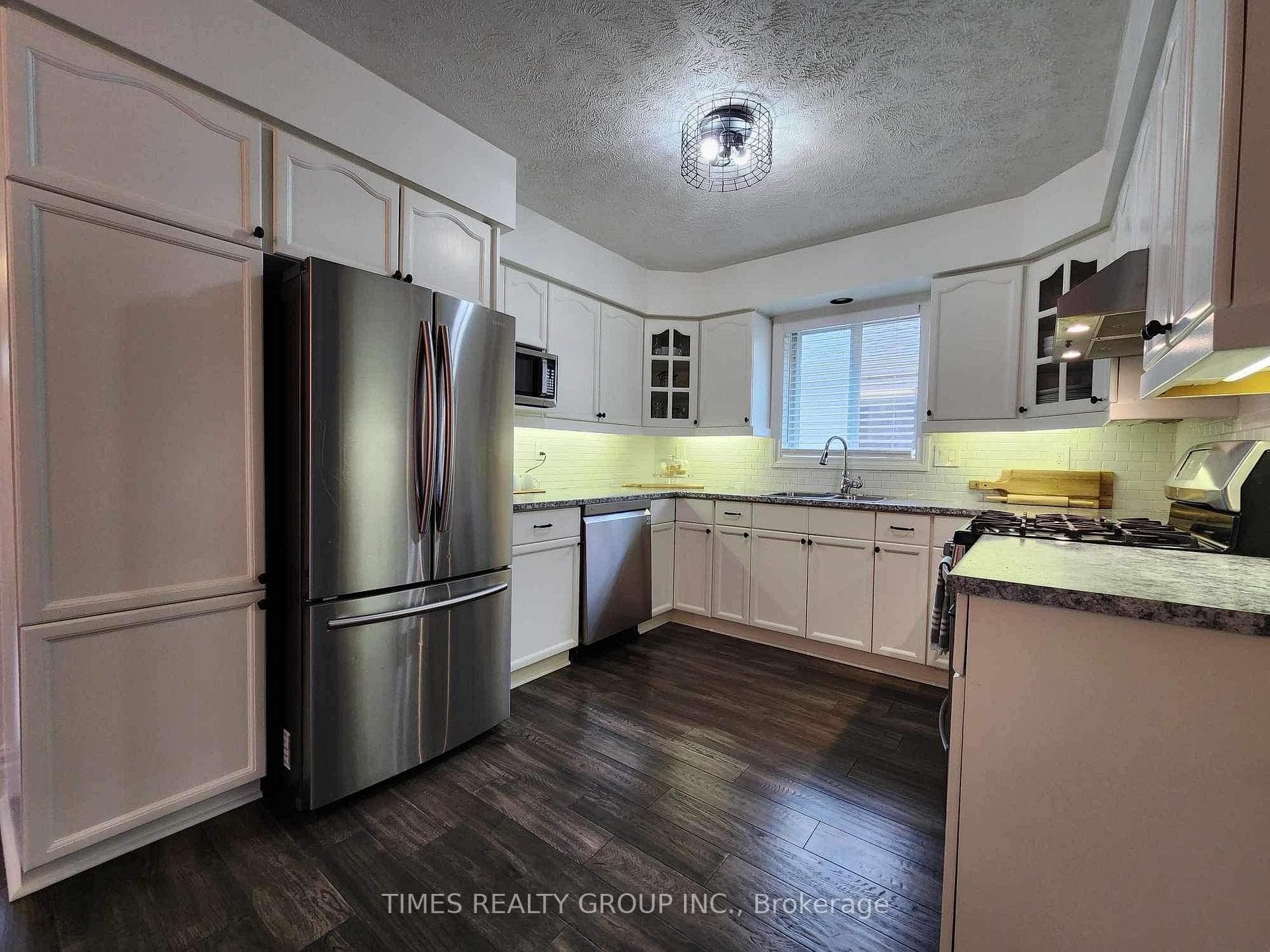 969 Waterloo Street photo 5