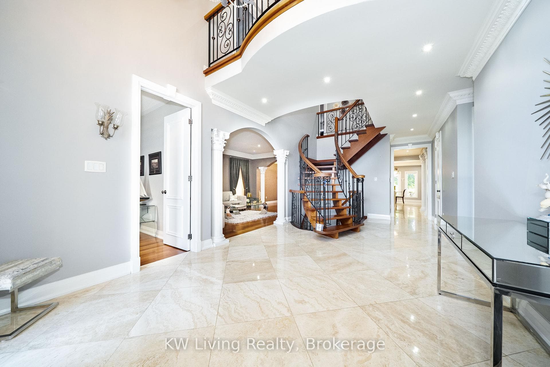 76 Silver Rose Crescent photo 4