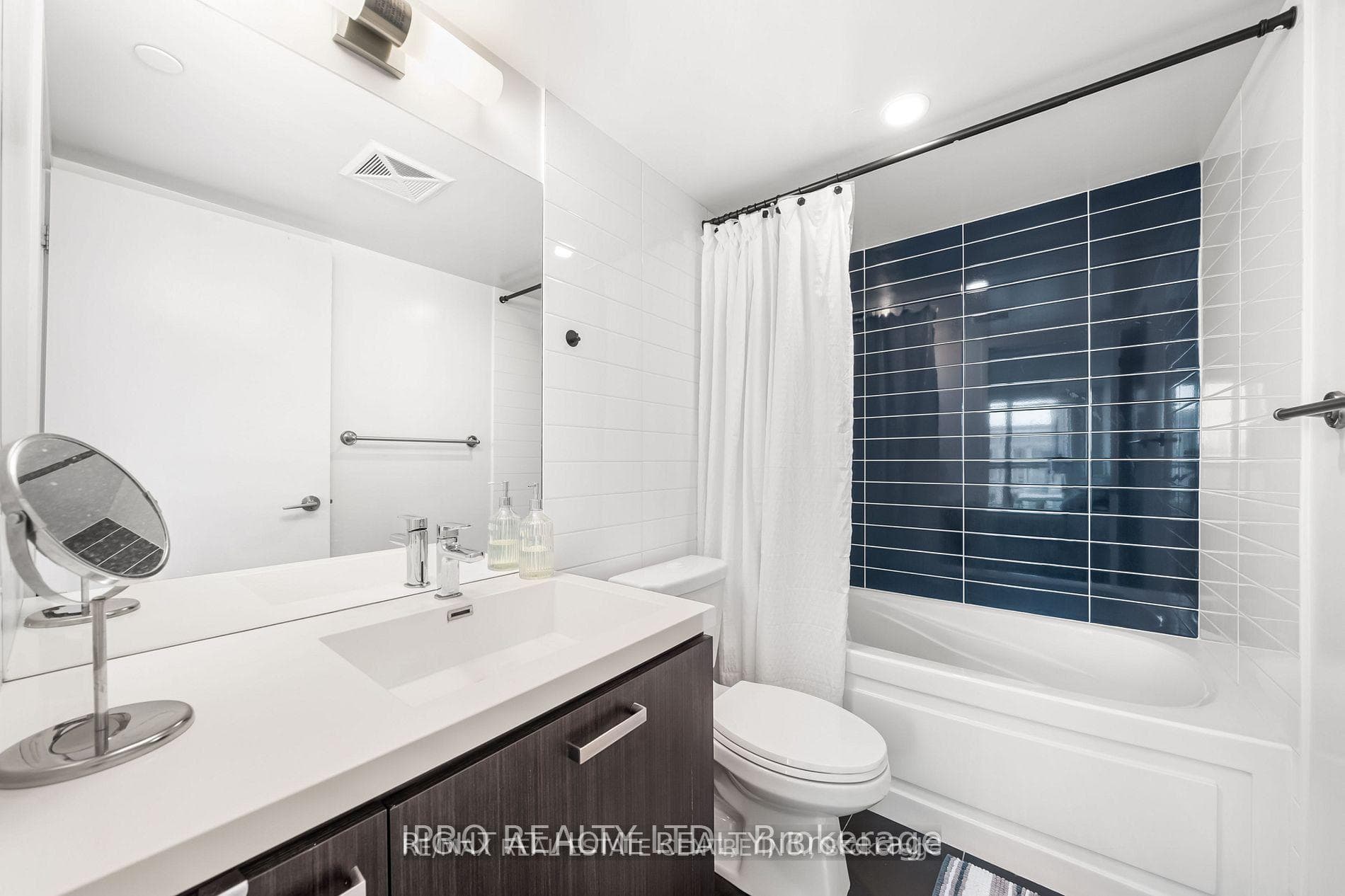 125 Redpath Avenue Unit 2409 photo 18