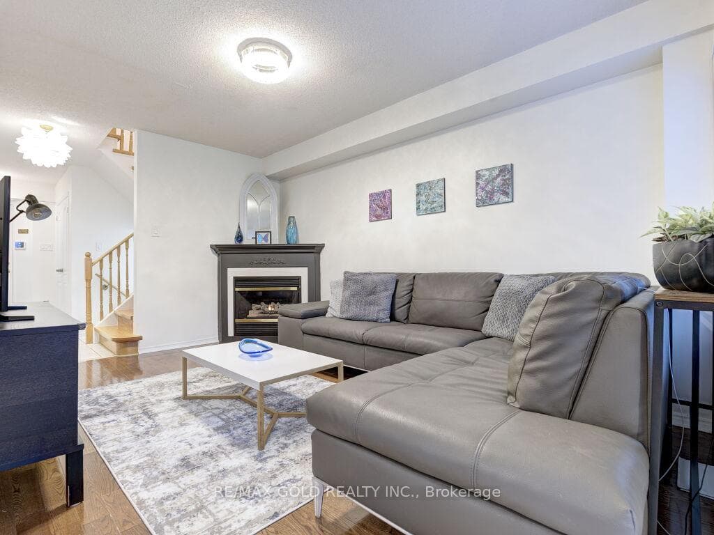 52 Sunley Crescent photo 12