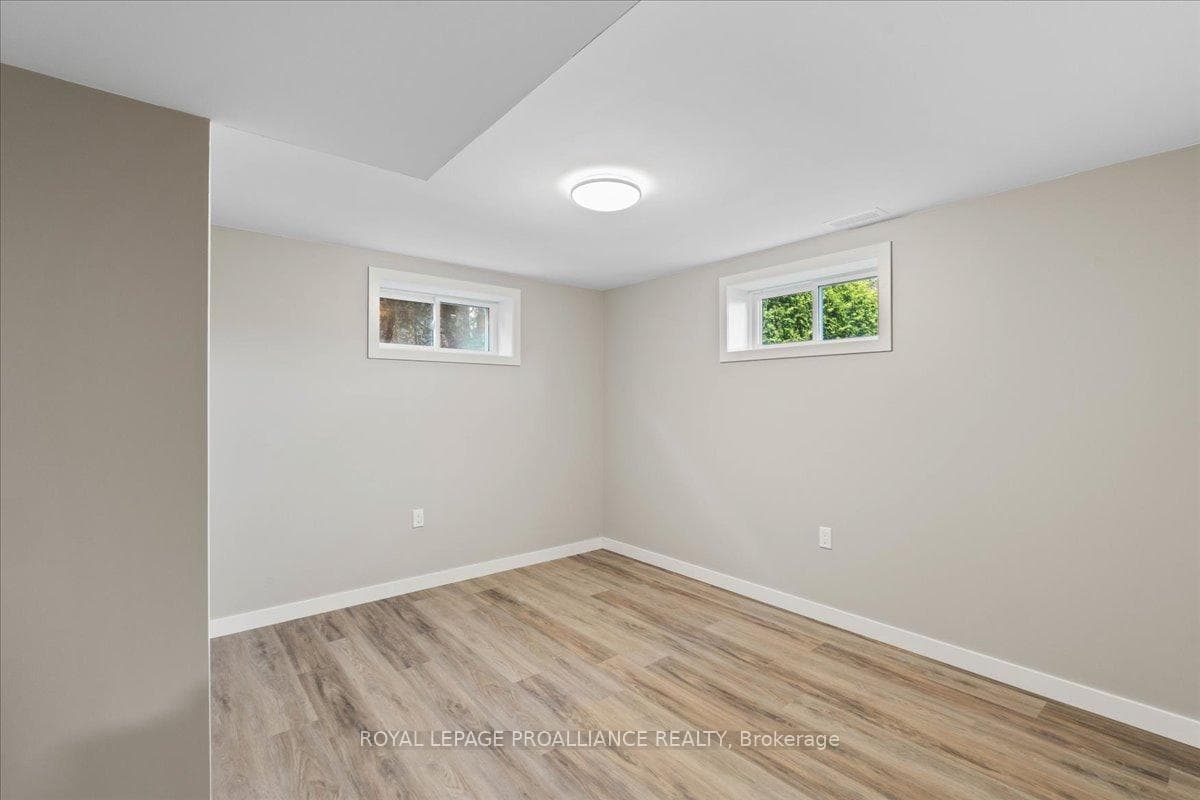 24 Parkdale Drive photo 29