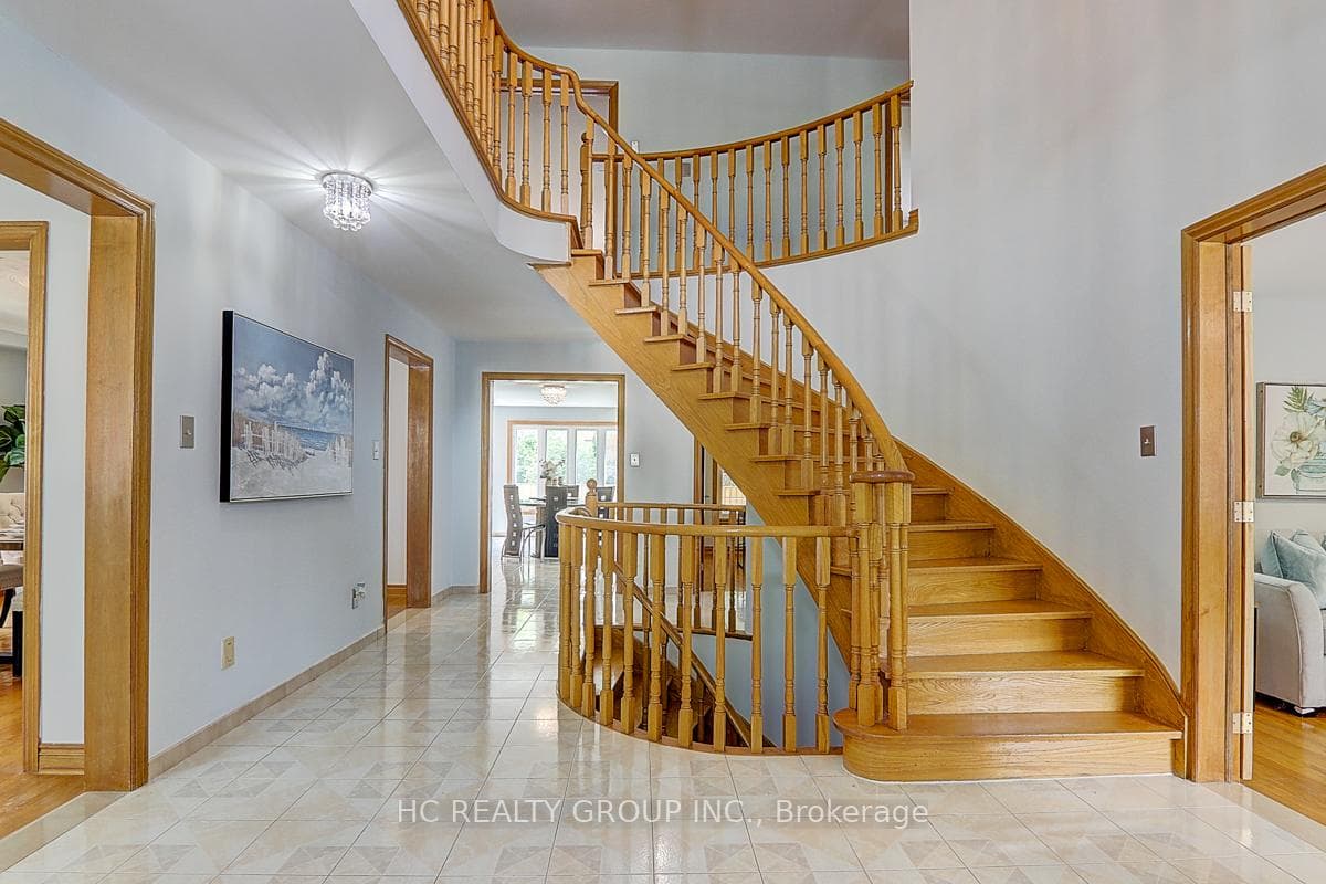 77 Highglen Avenue photo 9