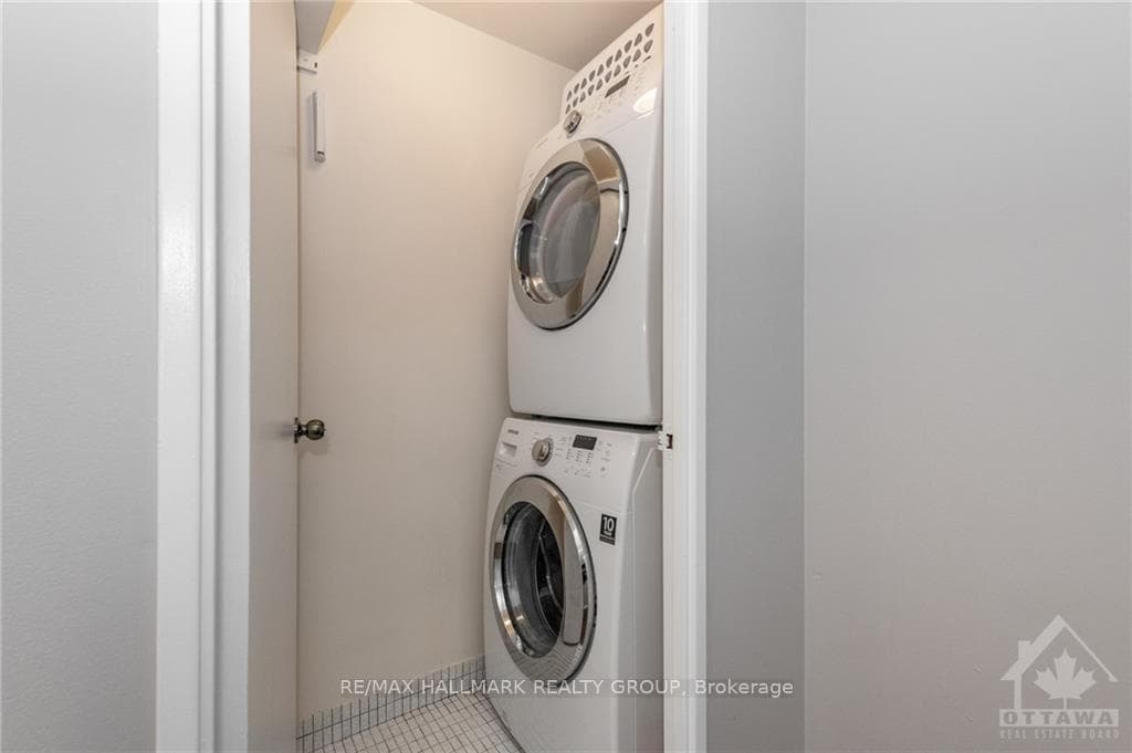2650 SOUTHVALE Crescent Unit 404 photo 17