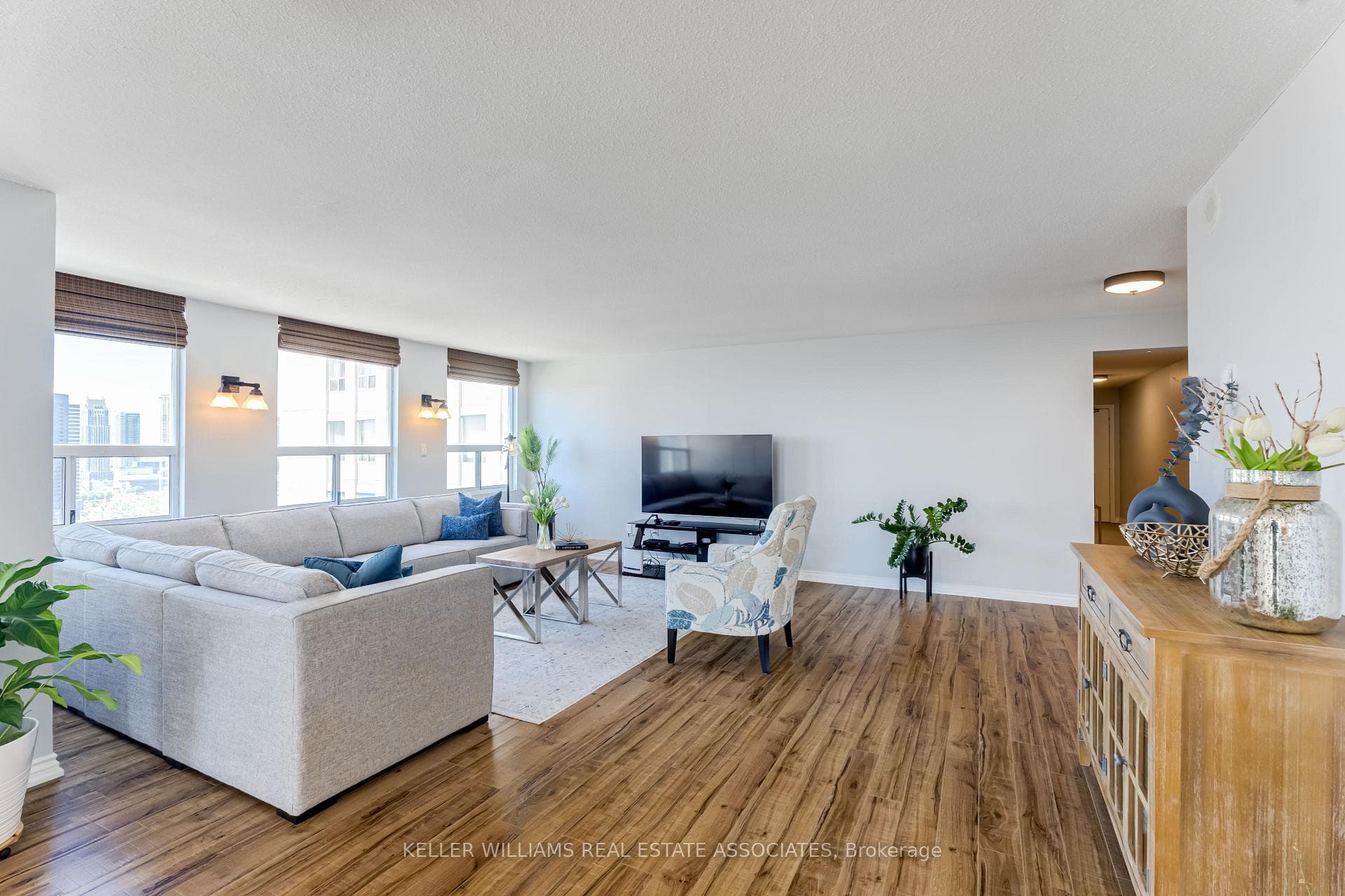 3650 Kaneff Crescent Unit 3003 photo 6