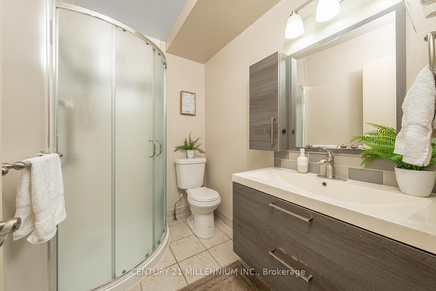60 Camberley Crescent photo 14
