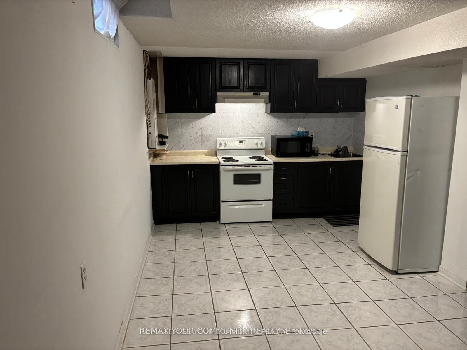 166 Knightswood Avenue Unit Basement photo 1