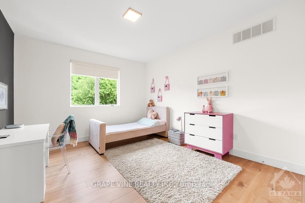 671 WINDERMERE Avenue photo 18