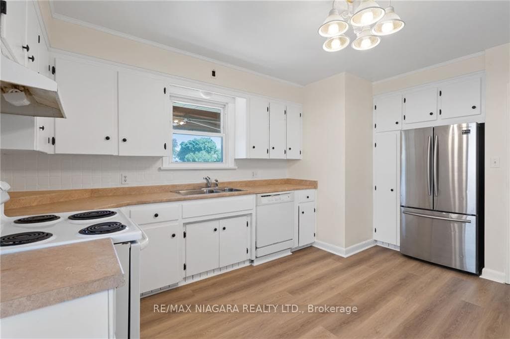 24 Franklin Boulevard photo 13
