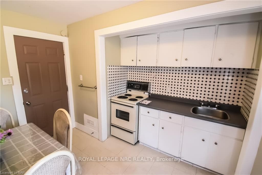 200 RUSSELL Avenue Unit 3 photo 11