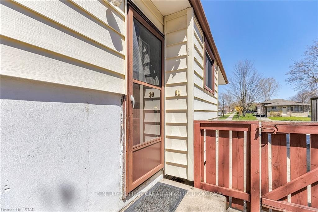 680 MILLBANK Drive photo 32
