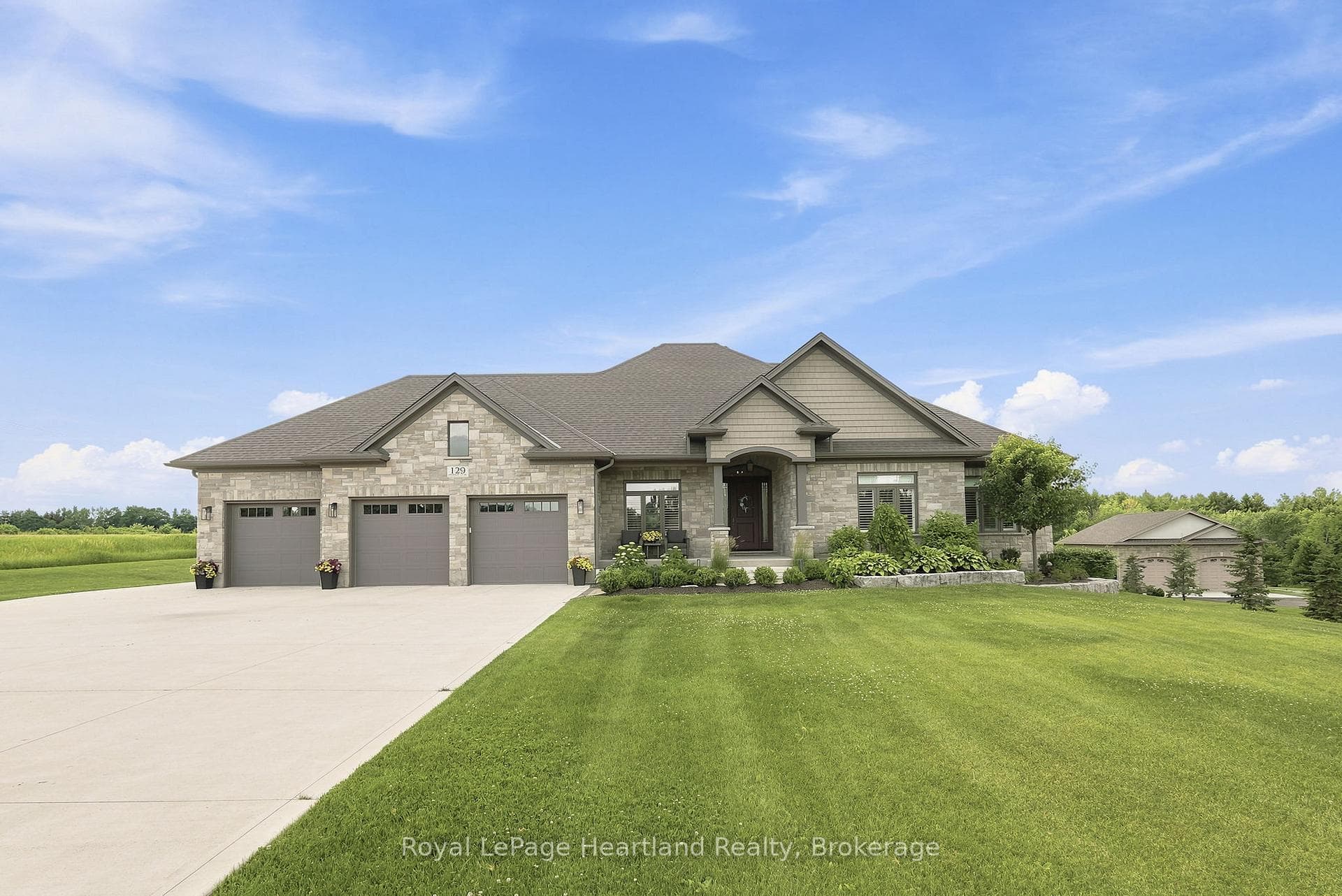 129 Sharron Court photo 1