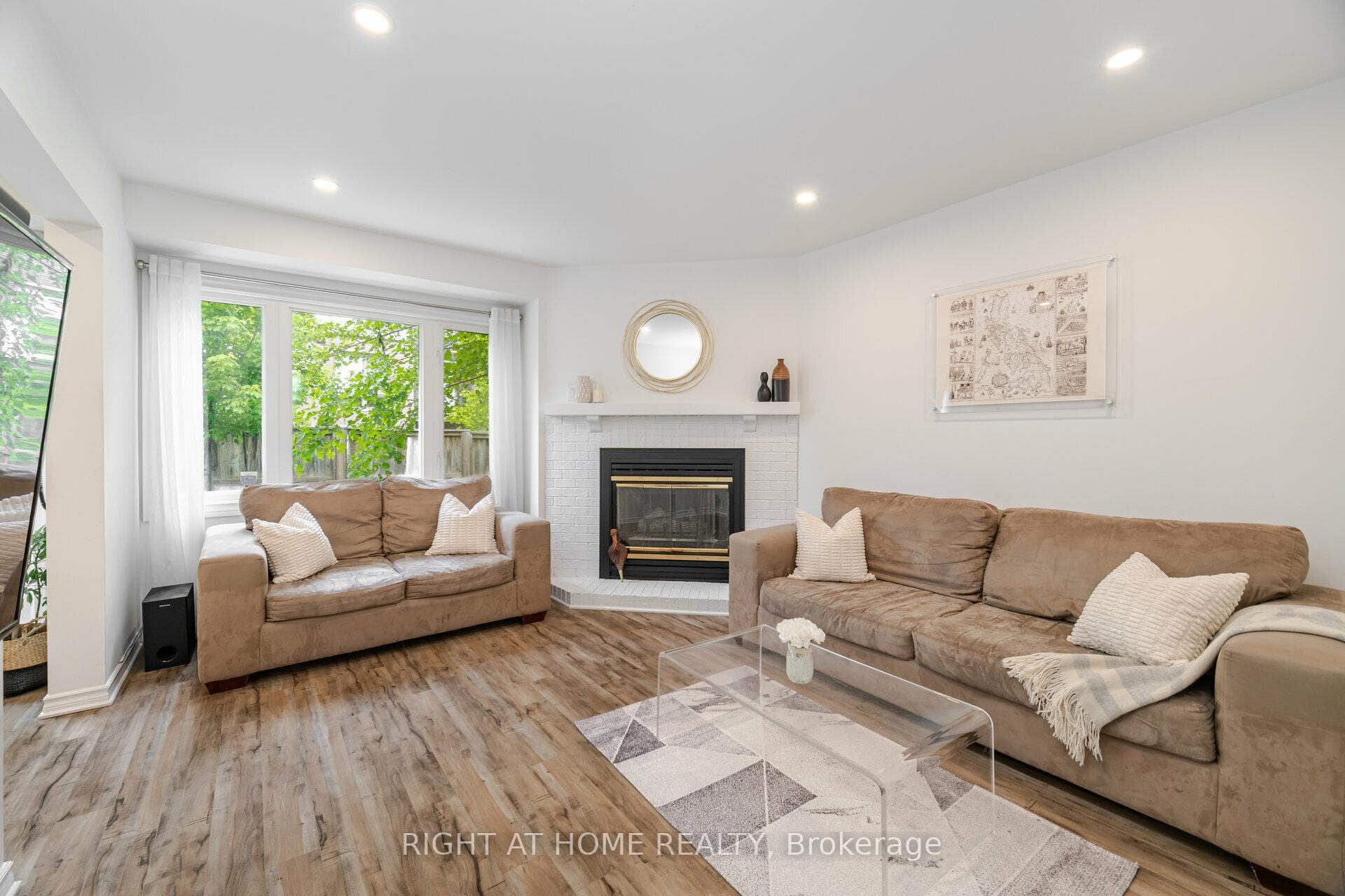Spacious & Bright Living Room