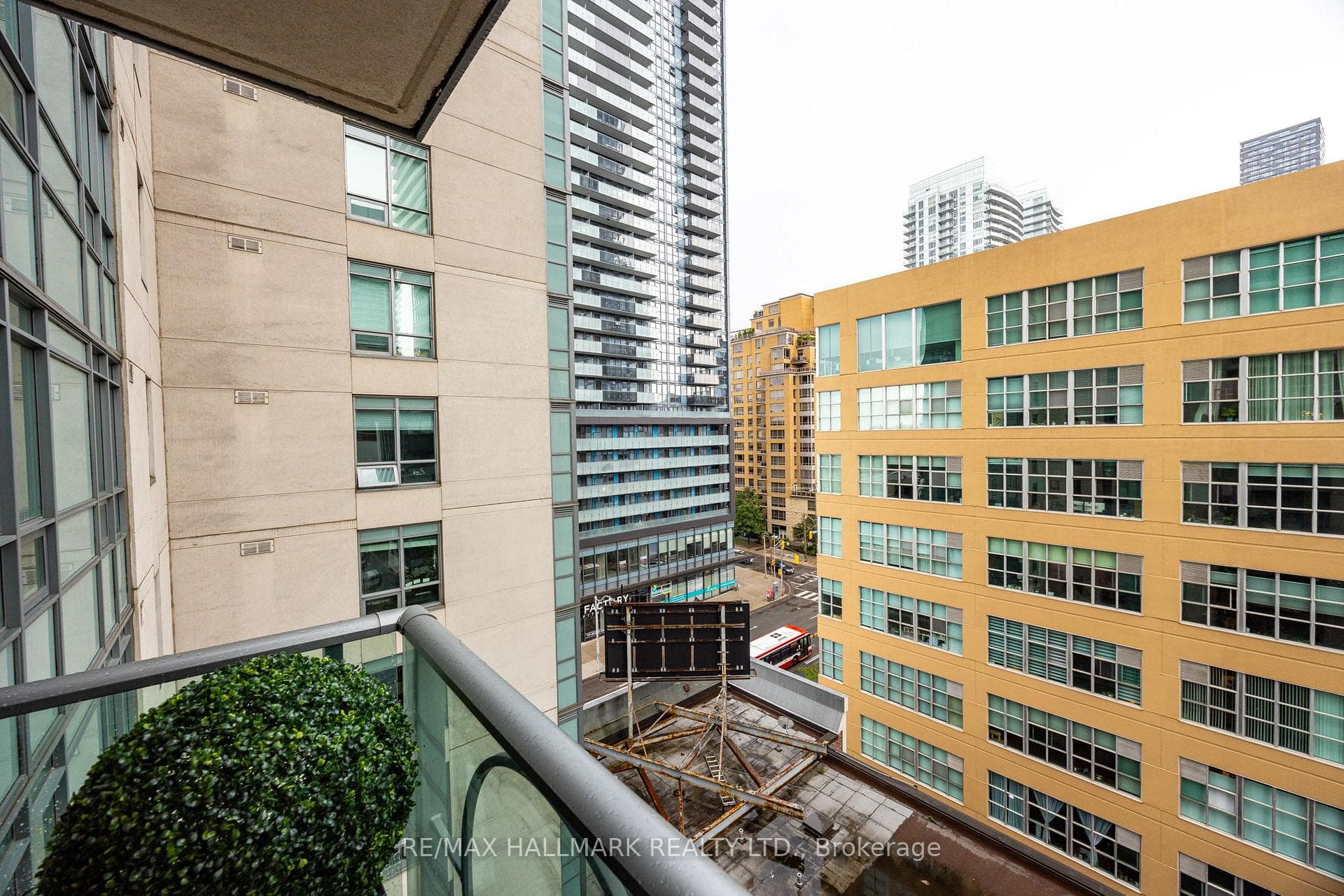 212 Eglinton Avenue Unit 804 photo 28