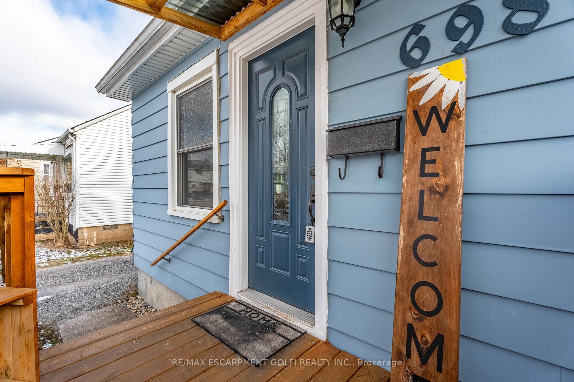 6986 Brant Avenue photo 3