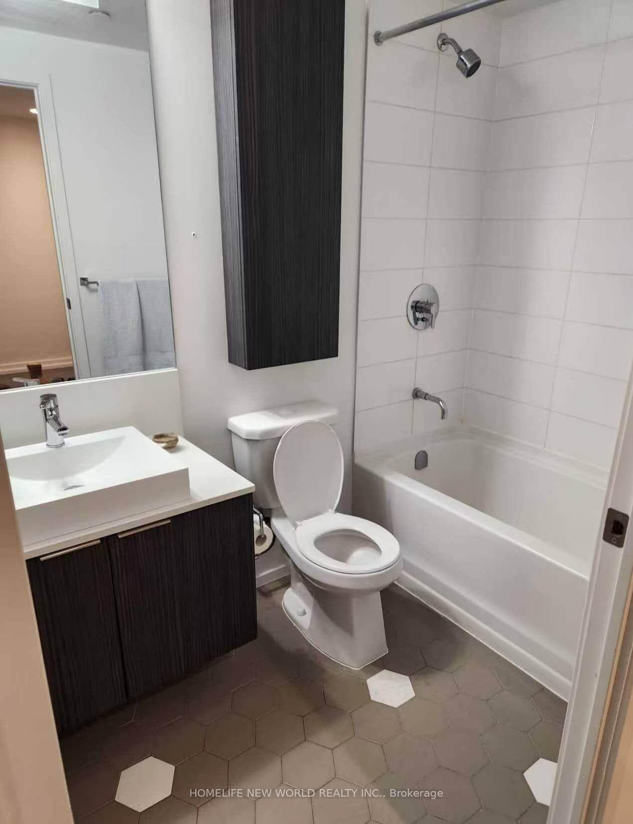 68 Shuter Street Unit 608 photo 8
