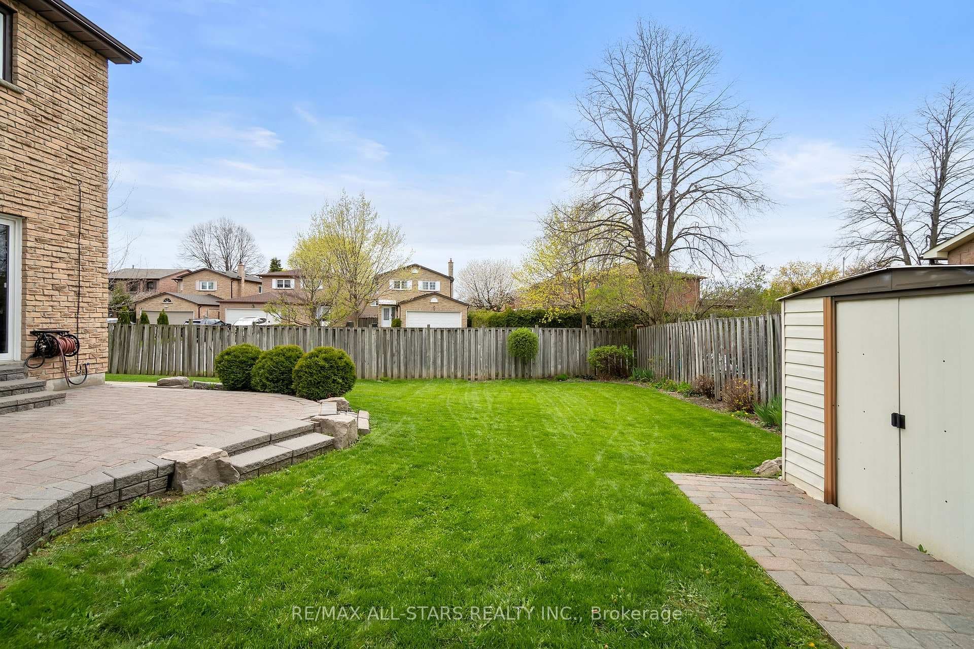 Tons of room to for kids, pets & gardening.