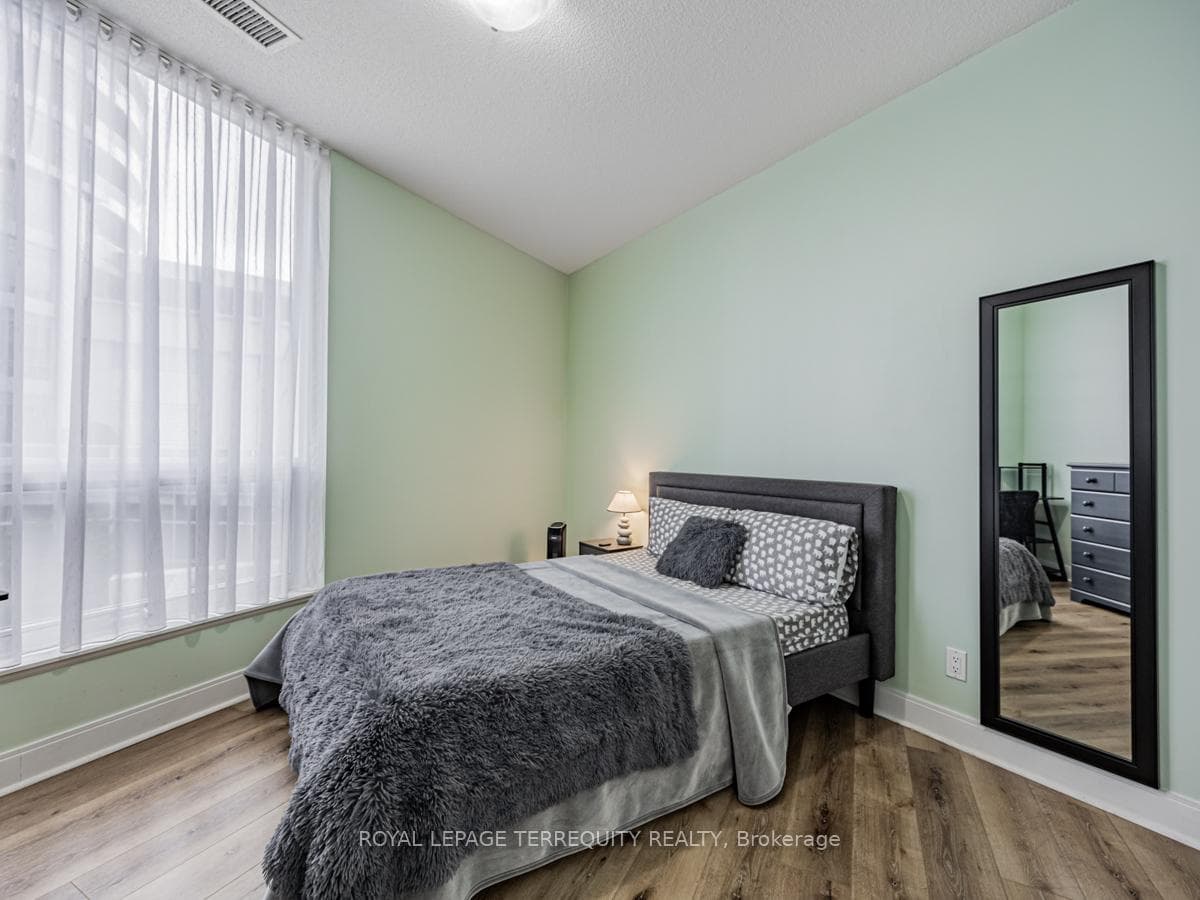 125 Village Green Square Unit 310 photo 20