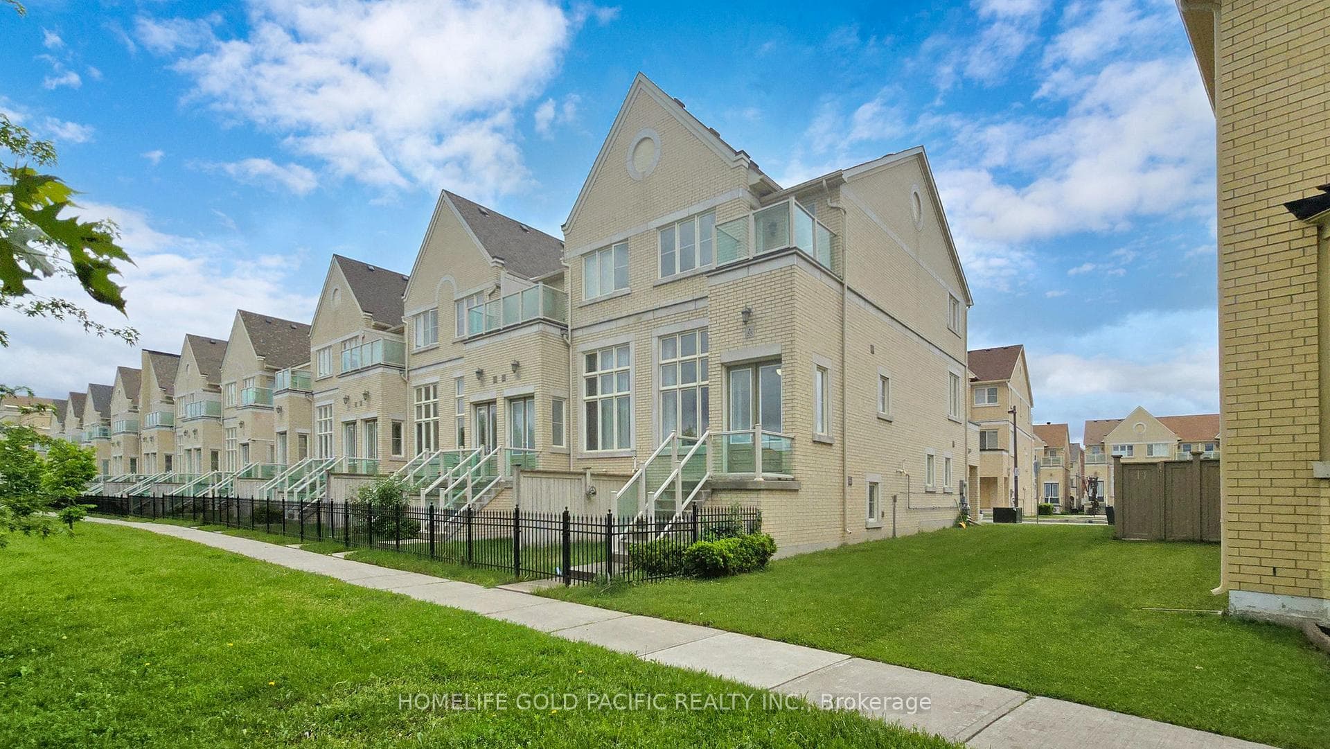 55 Victor Herbert Way photo 40