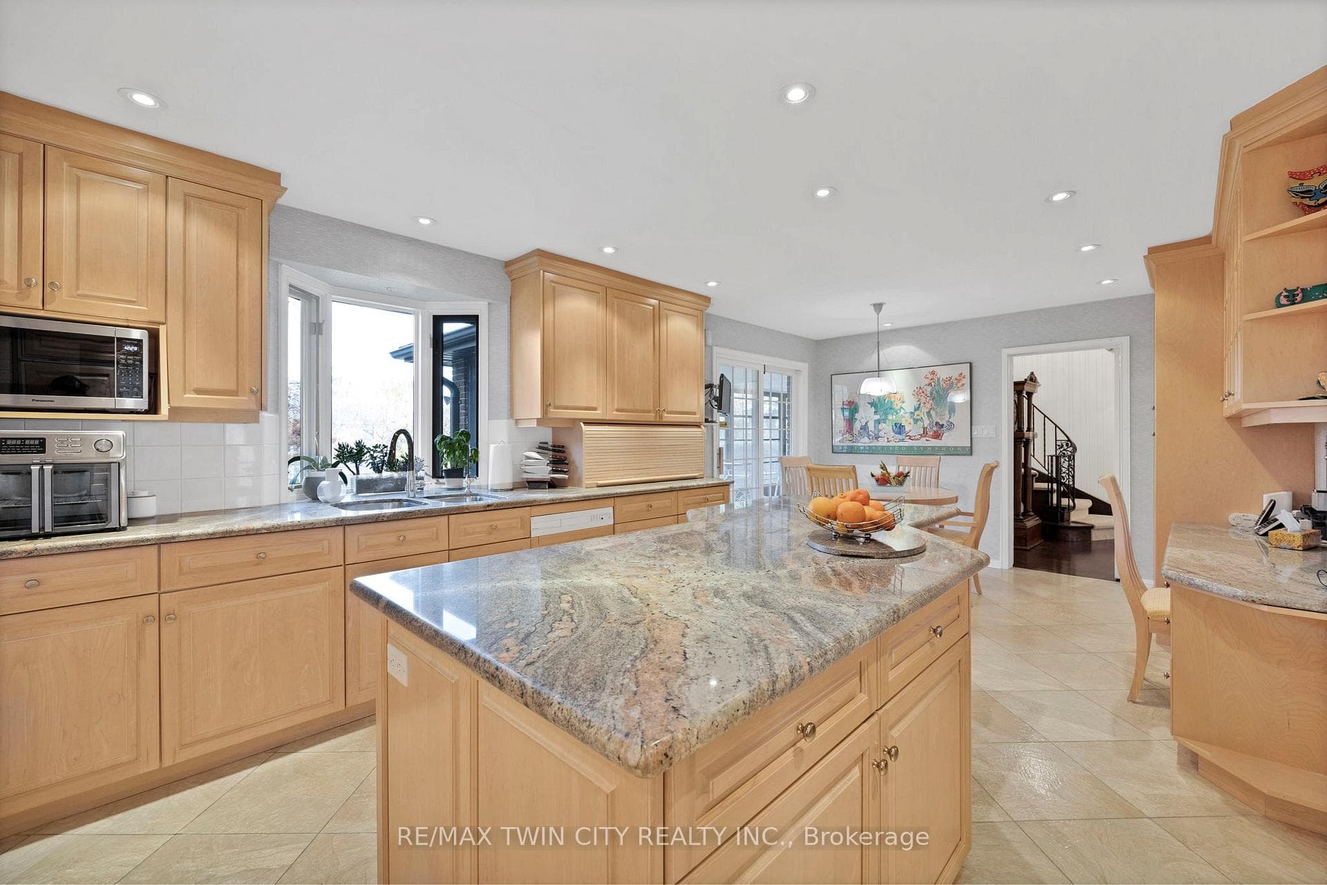 34 HUNTLEY Crescent photo 9