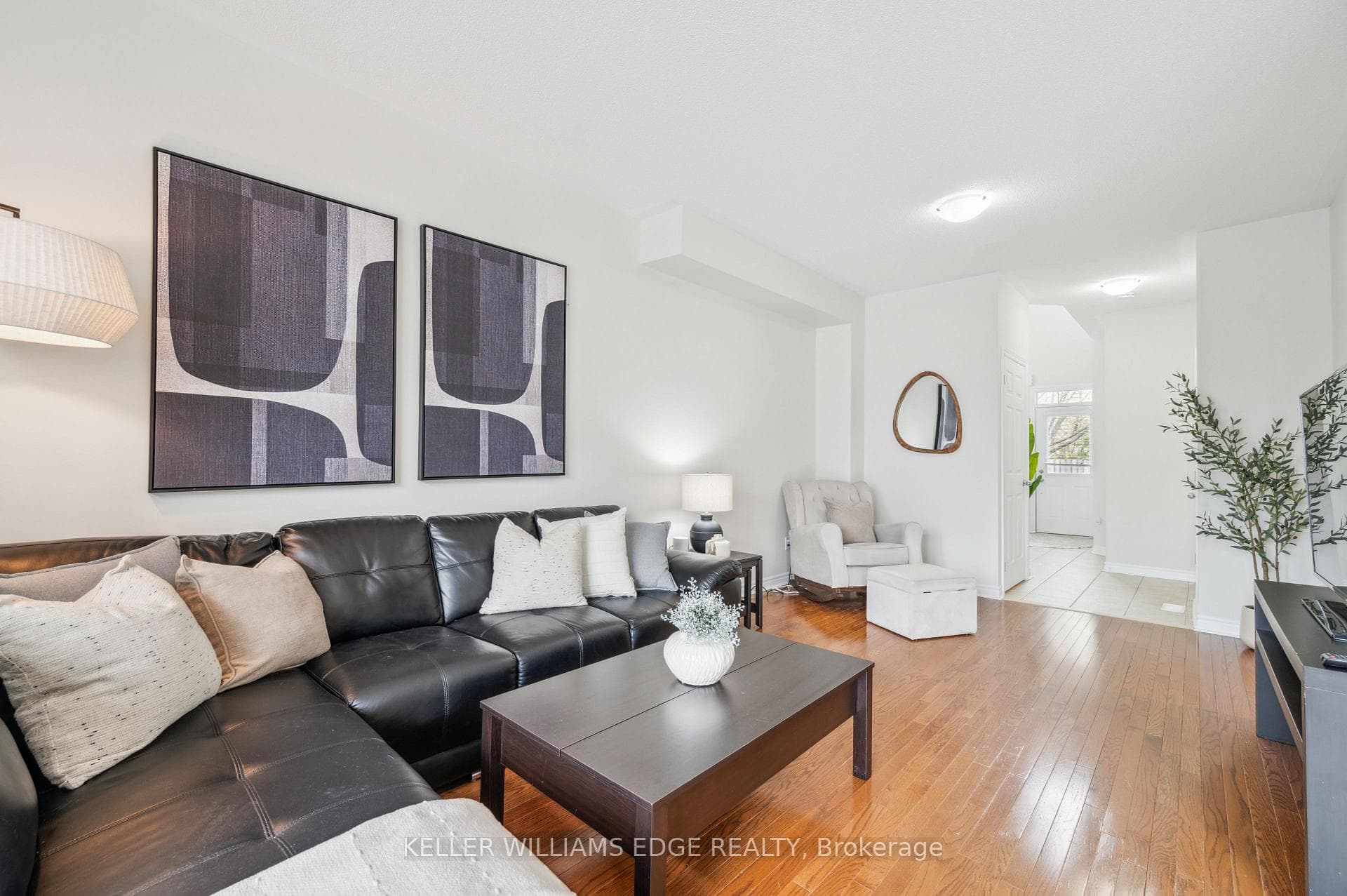 1048 Ryckman Common photo 10