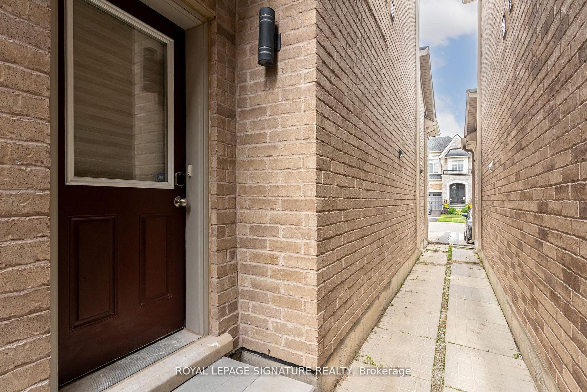 16 Dancing Waters Road Unit Bsmt photo 4