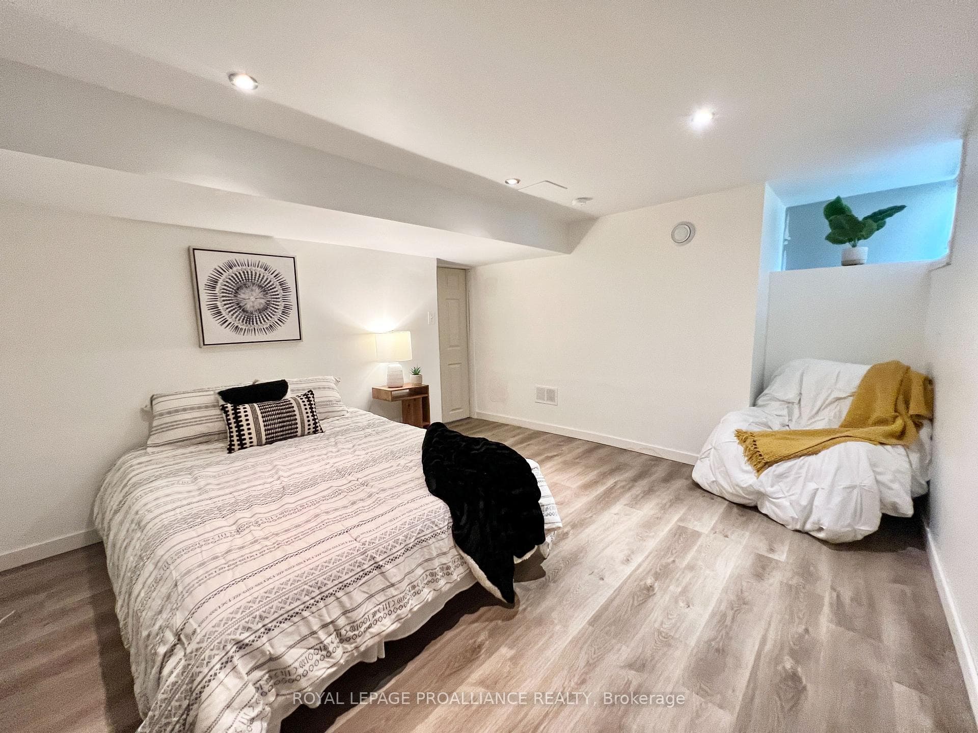 385 Dufferin Avenue photo 19