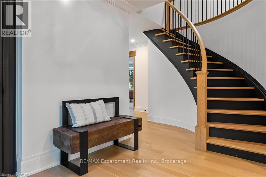 138 Cavendish Court photo 4