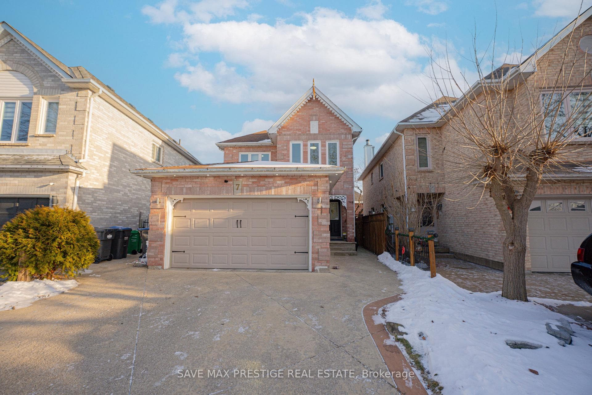 7 Hood Crescent photo 2