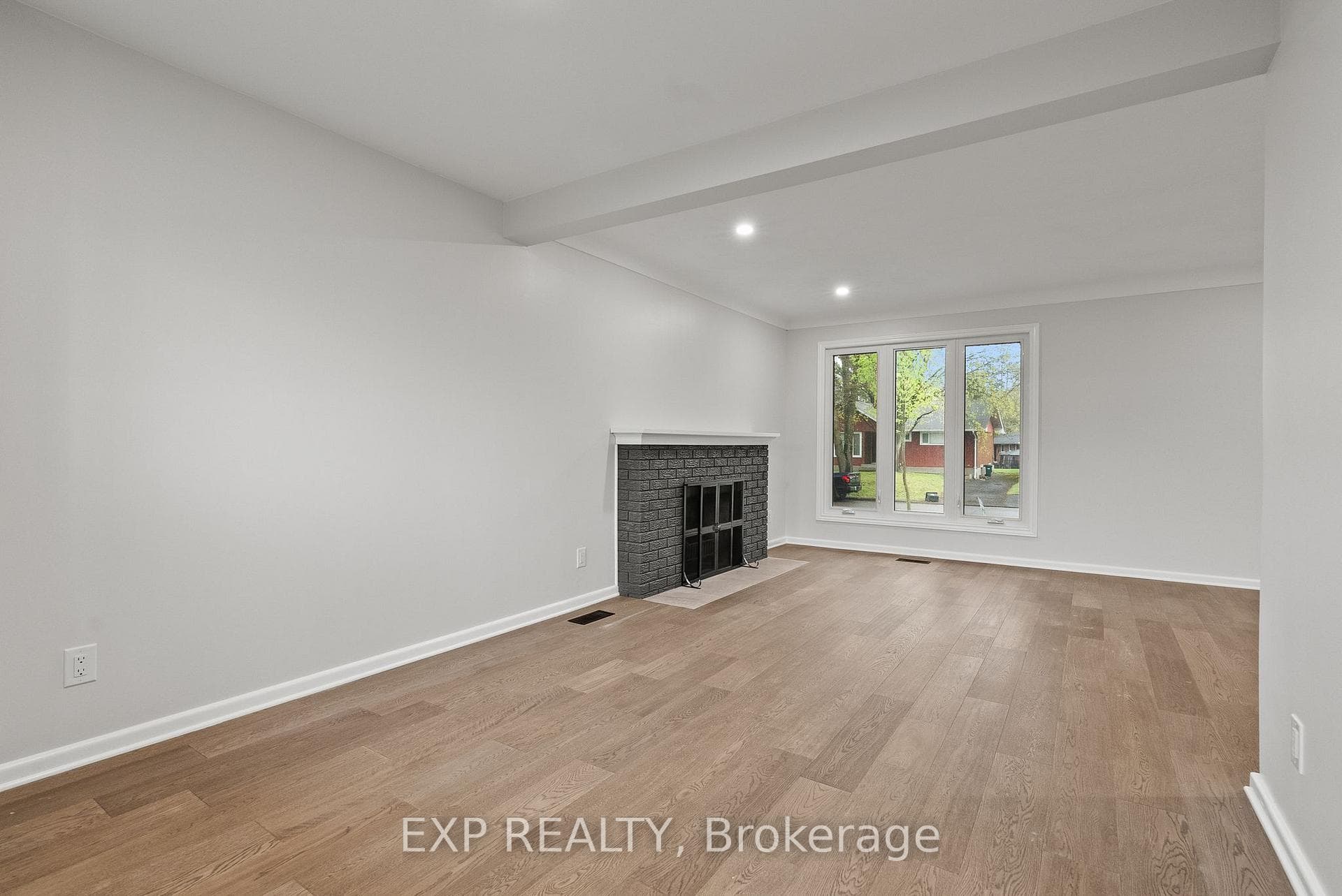 2393 Sheldon Avenue photo 11