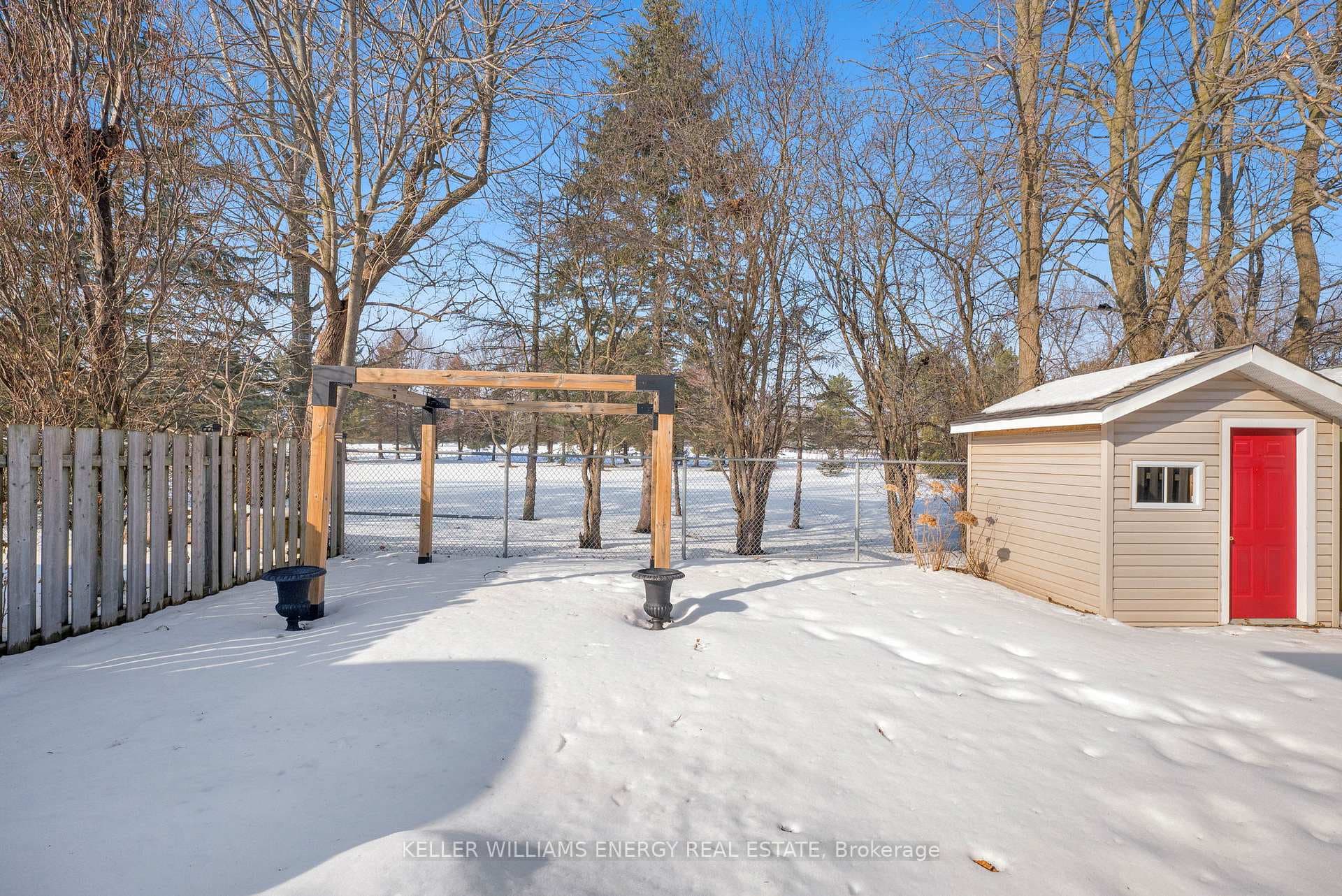 518 Britannia Avenue photo 40