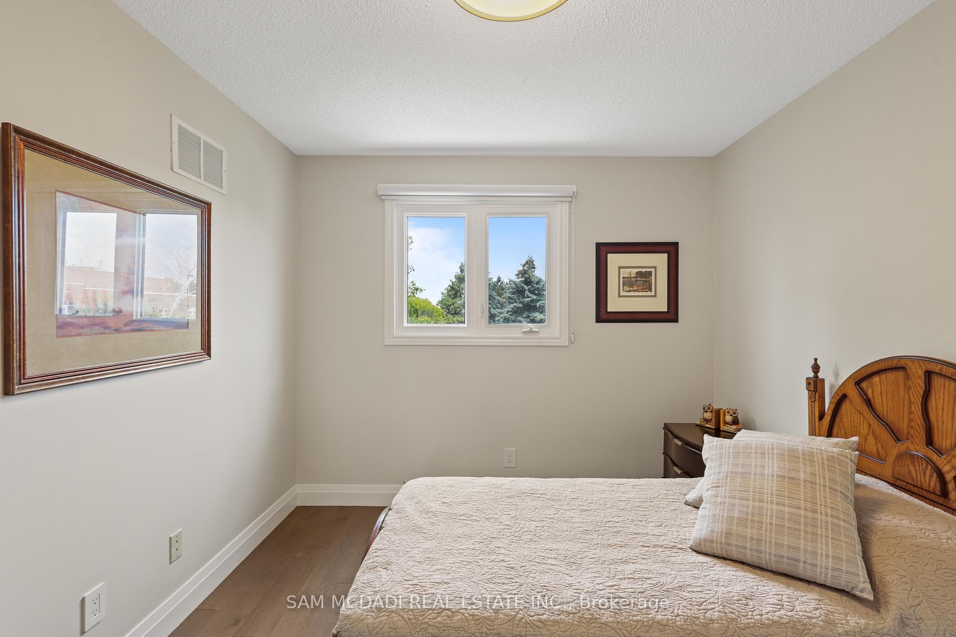 1541 Cuthbert Avenue photo 24