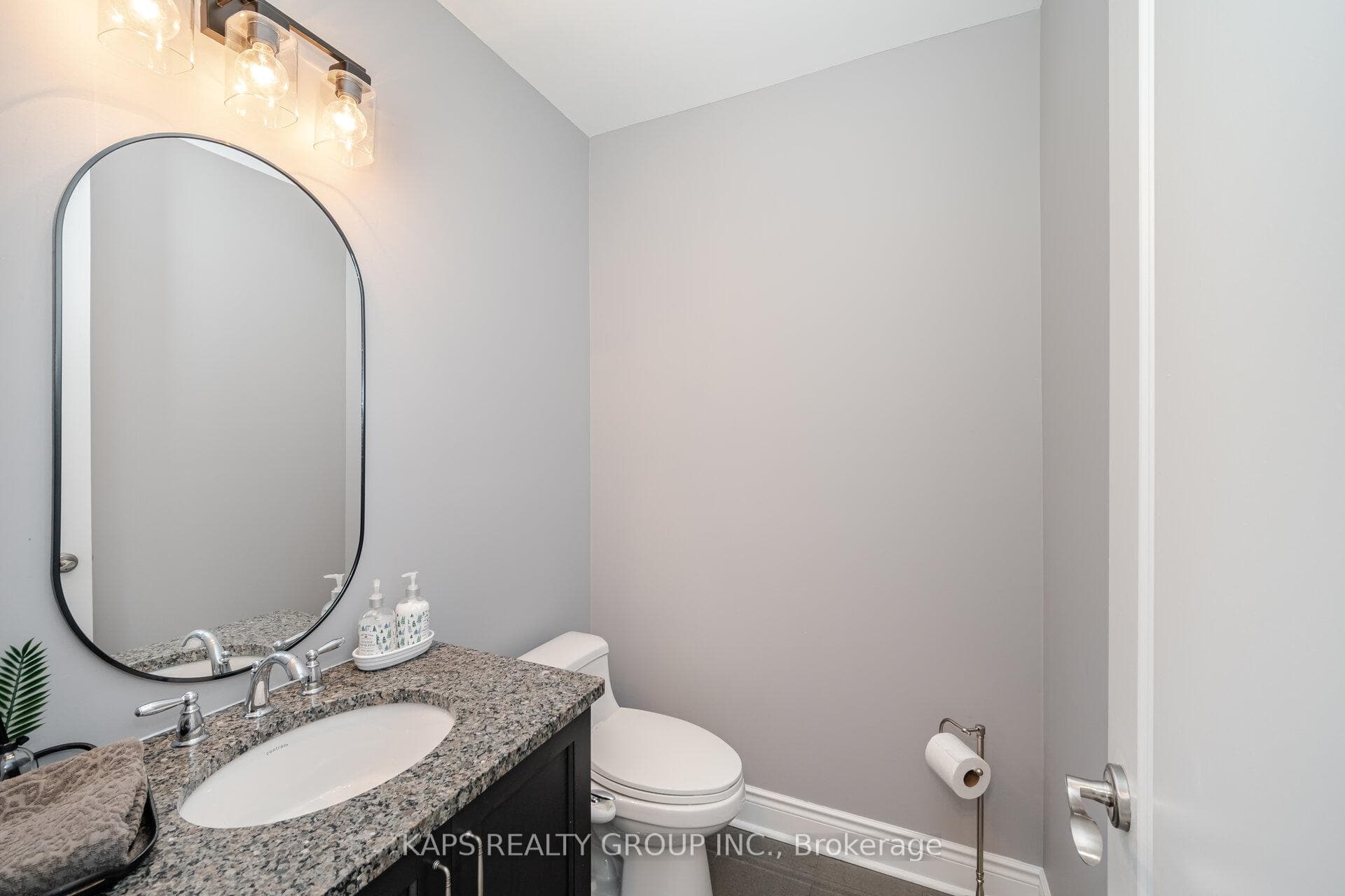 19 Royal West Drive photo 16