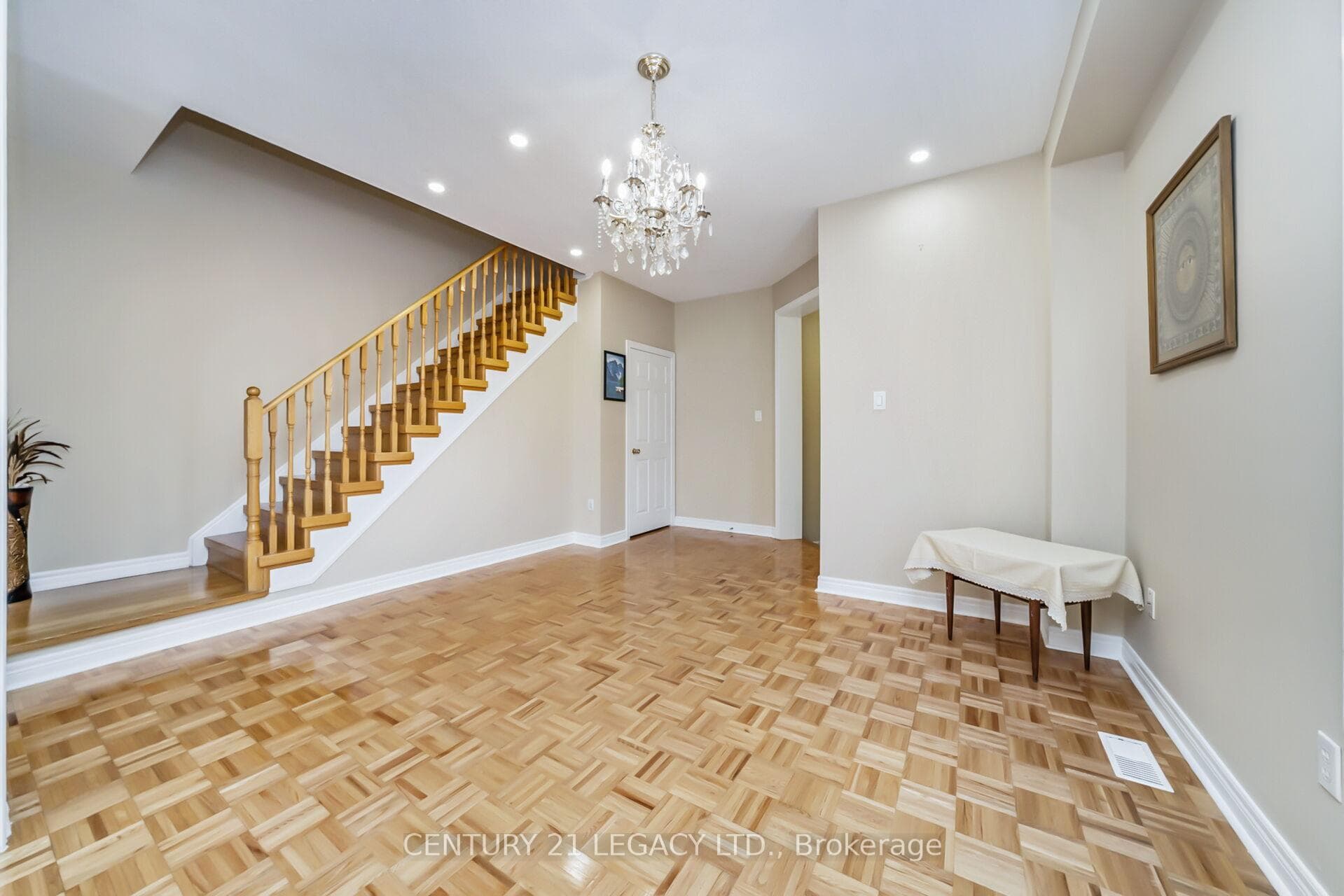 11 Nathaniel Crescent photo 9