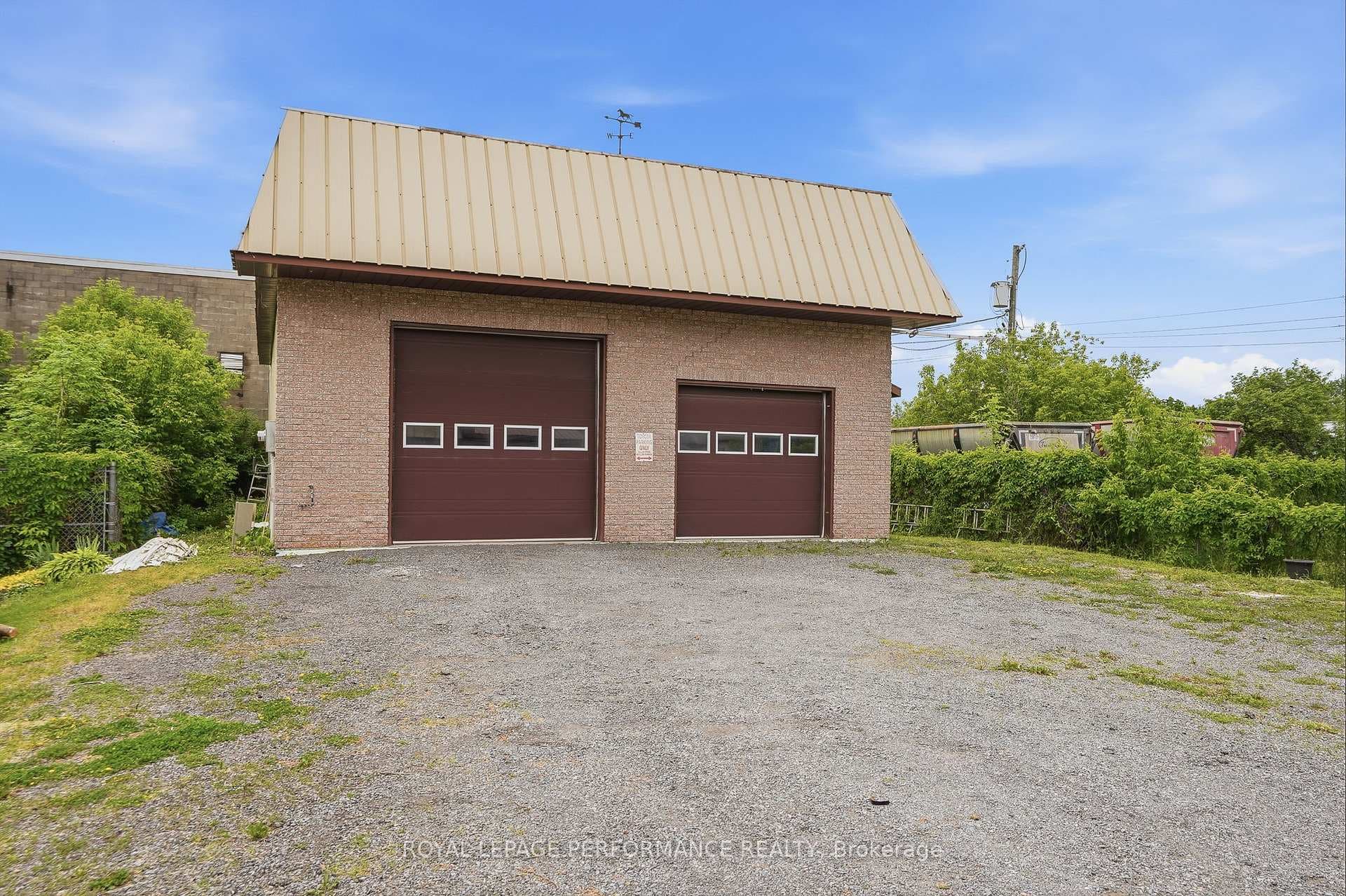 72 Longueuil Street photo 33