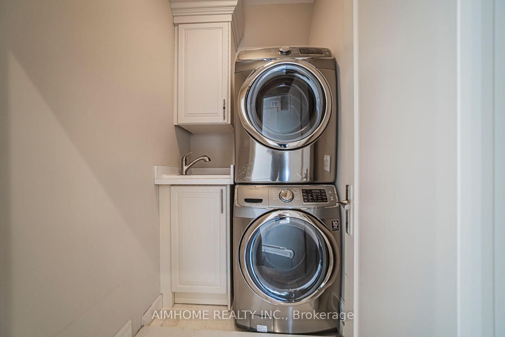 212 Hollywood Avenue photo 41