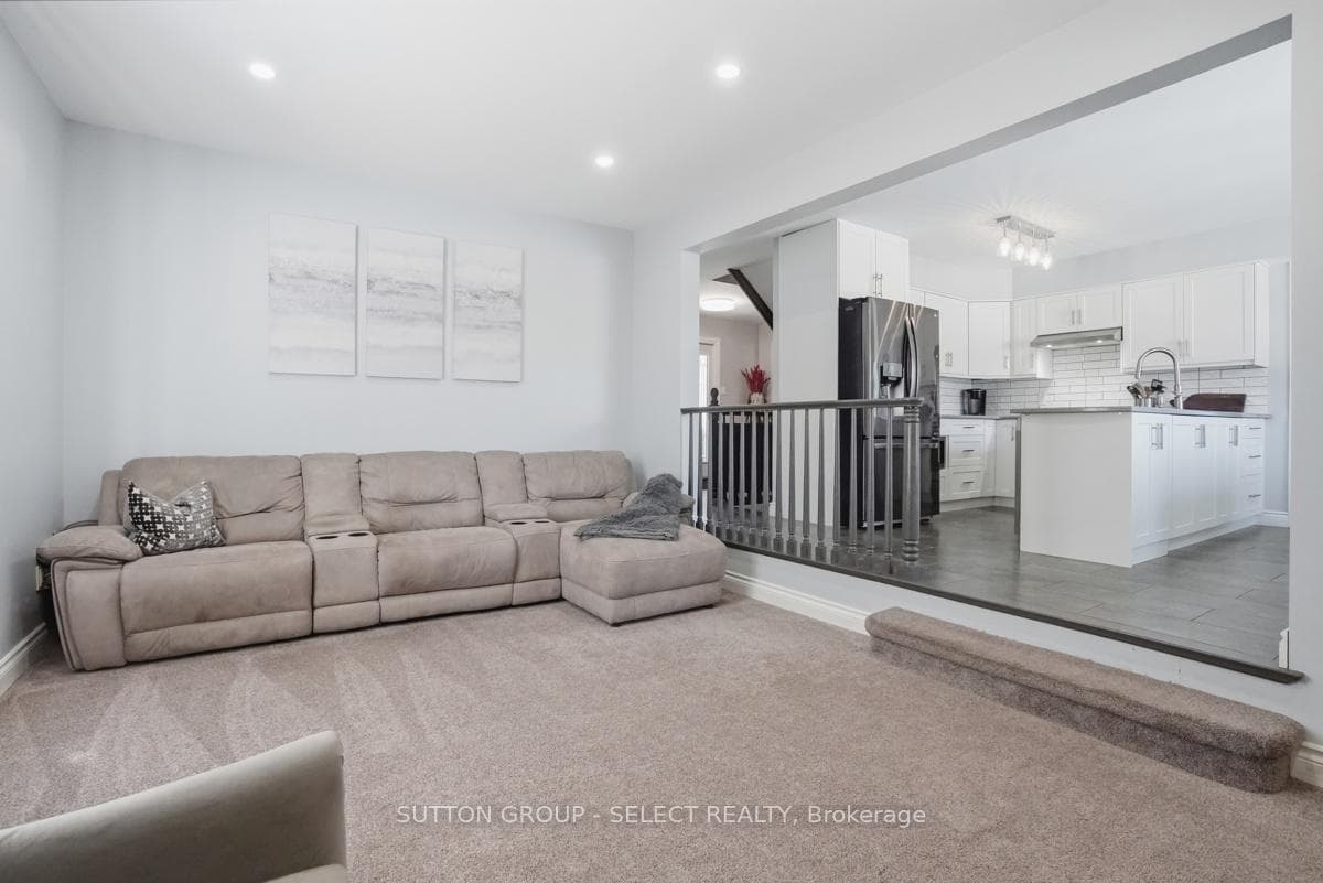 60 Edgevalley Road photo 22