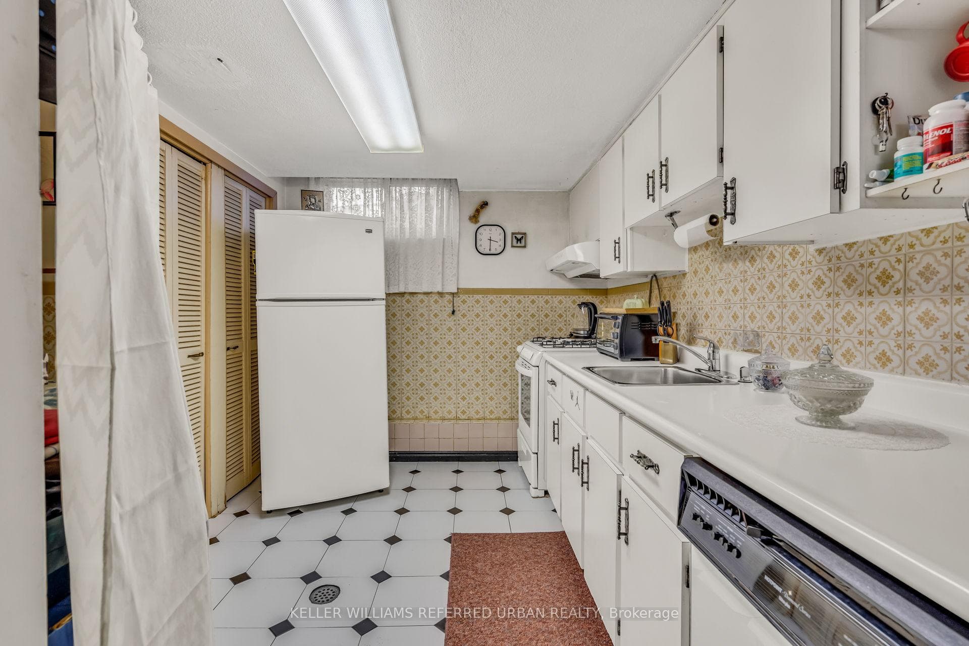 826 Ossington Avenue photo 37