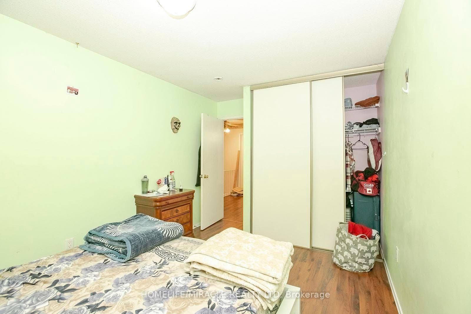 47 Longbourne Crescent photo 22