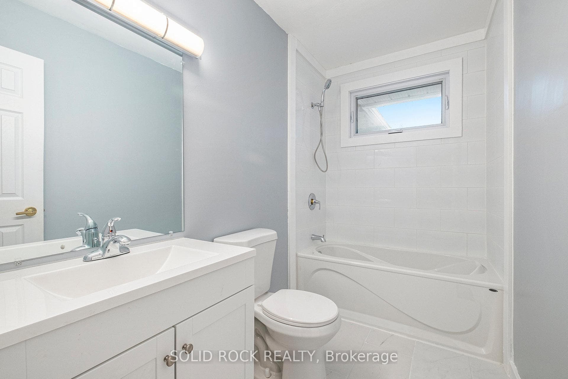 Renovated Main Floor Bathroom