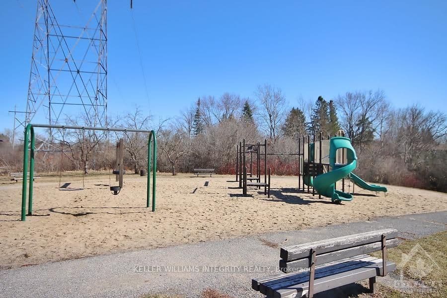 59 BETHUNE Way photo 25