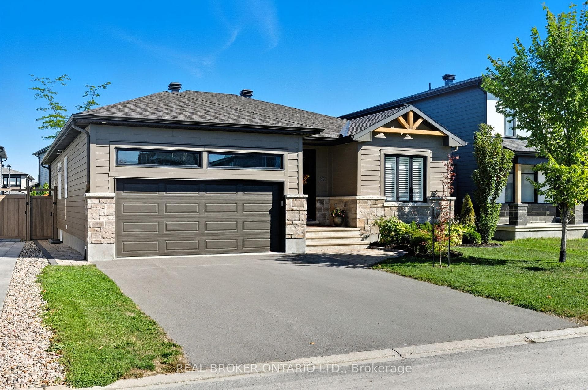 82 Axel Crescent photo 2