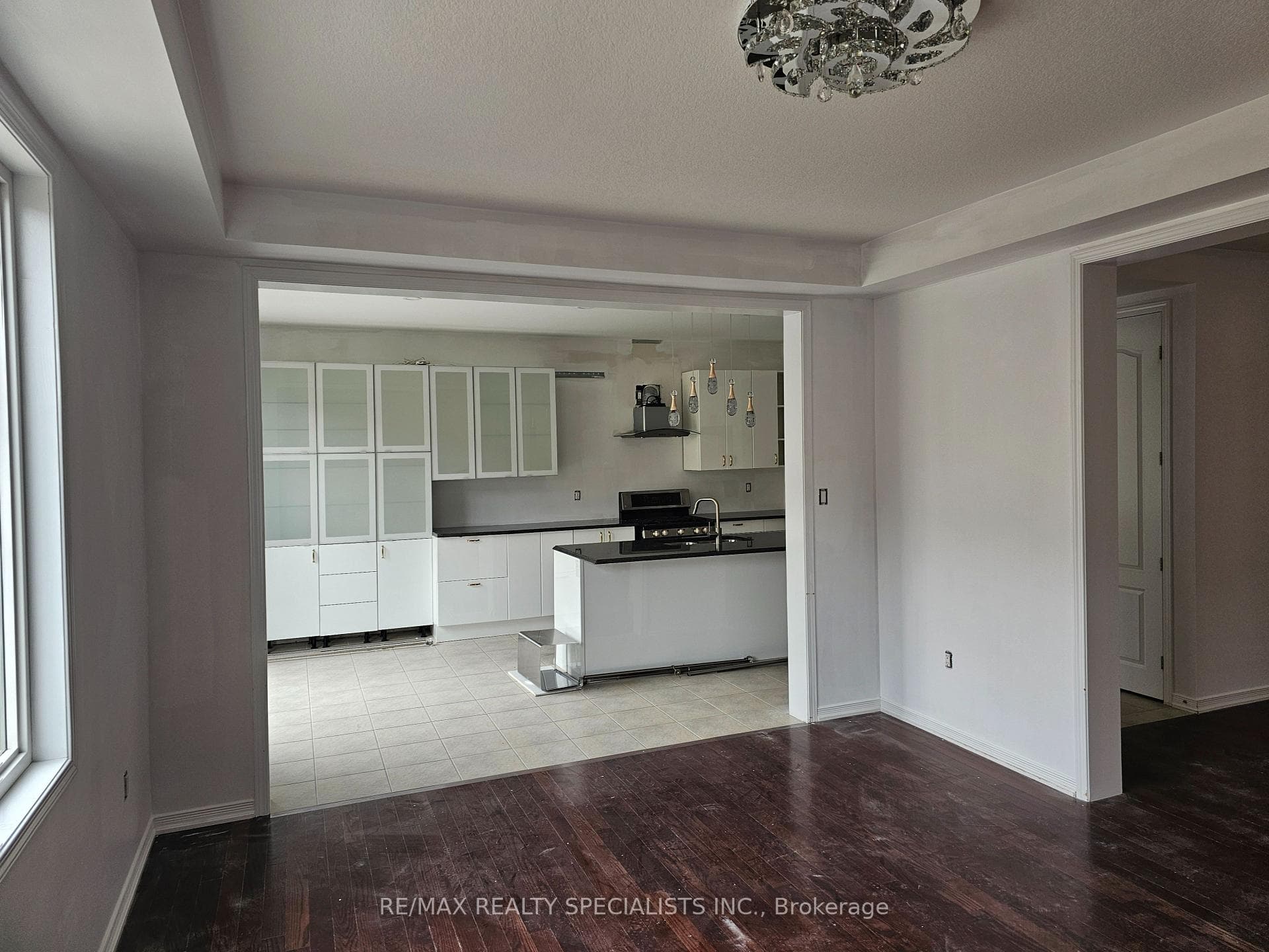 243 Seabrook Drive photo 4