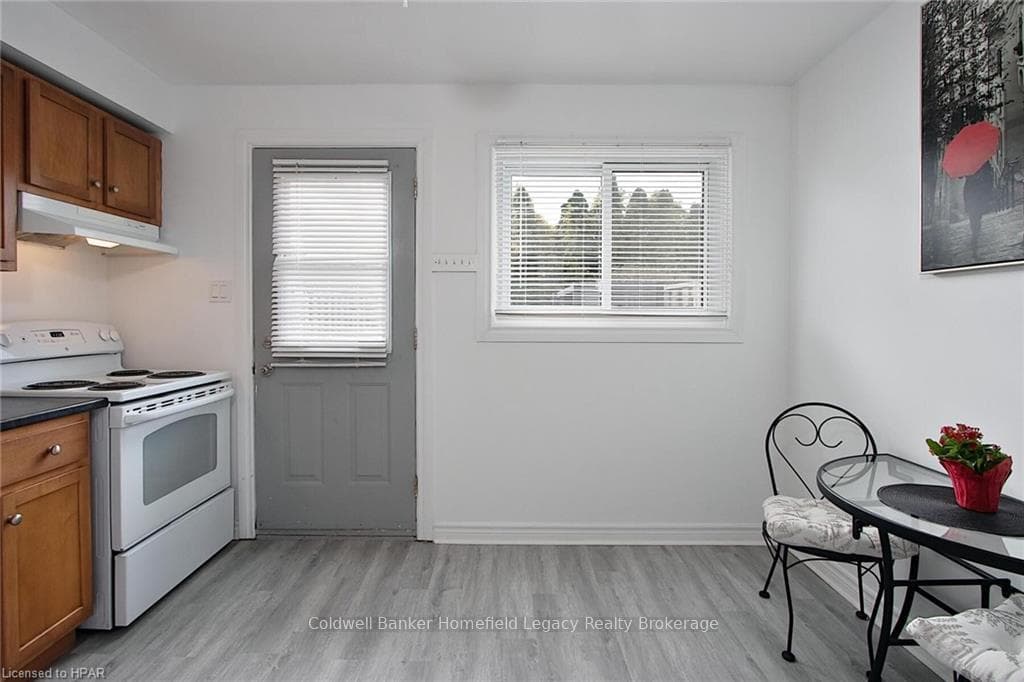 101 WELLESLEY Crescent Unit F photo 9