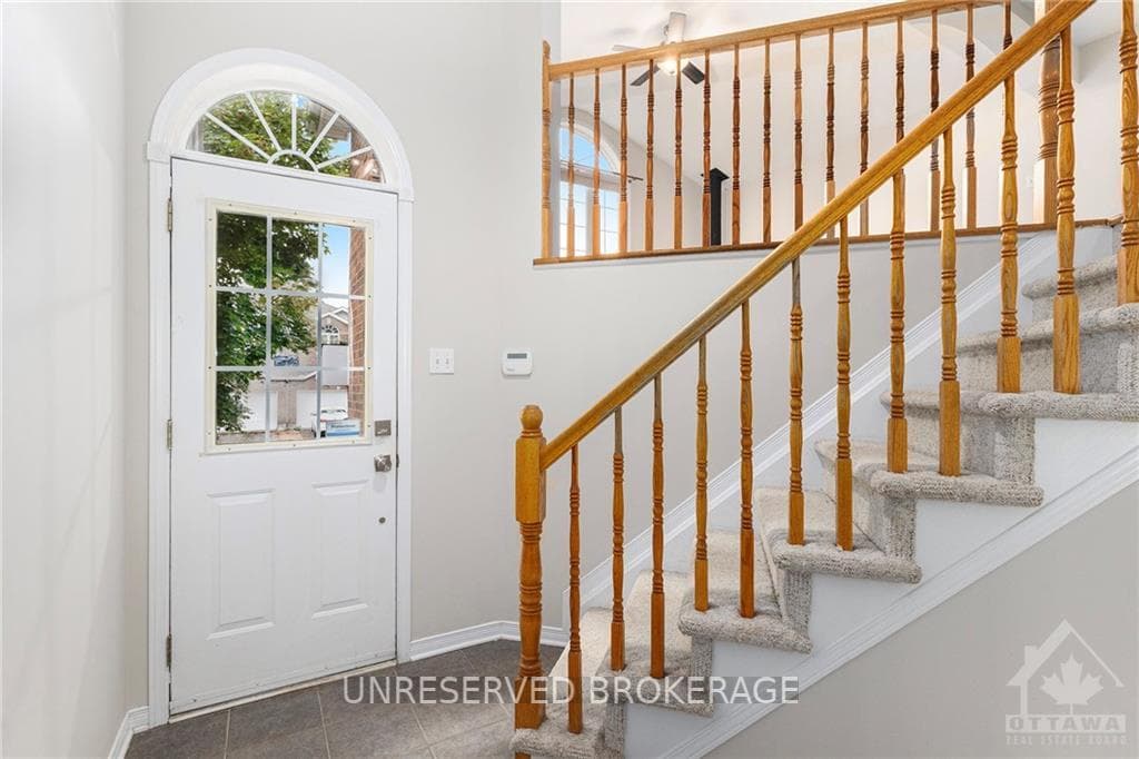 117 CASTLE GLEN Crescent photo 2